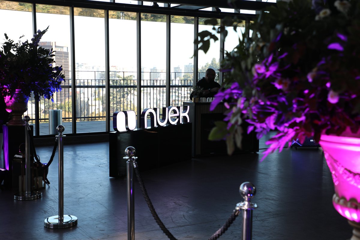 WeMediaCL's tweet image. Acompañamos a #NUEK en la presentación en Chile de “Open Core”, una solución que impulsa las Finanzas Abiertas desde el cumplimiento hacia la generación de valor.

Un paso clave para bancos, fintechs y todo el ecosistema financiero.

#We #OpenFinance #Fintech #Innovación