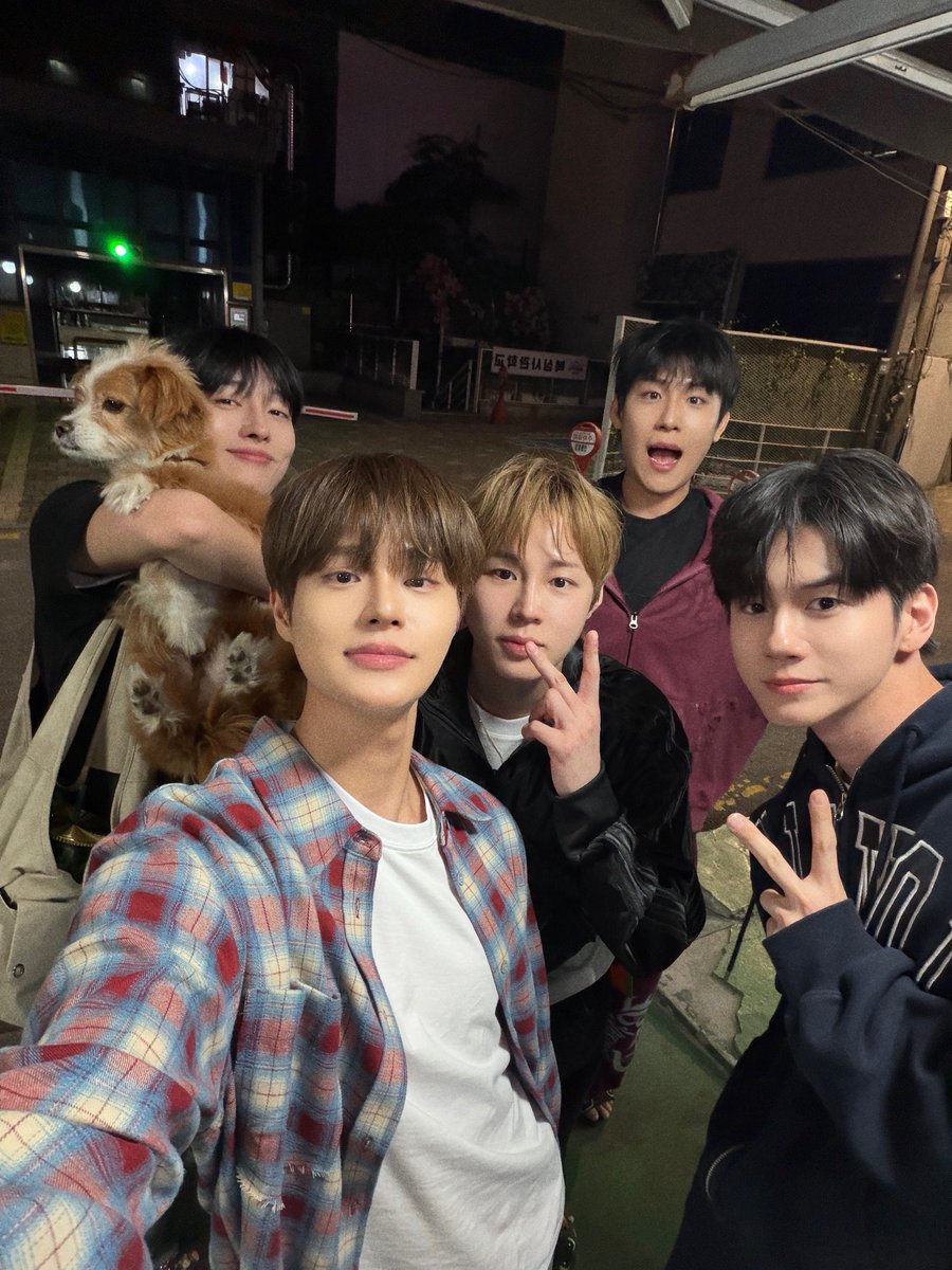 #WANNABOND tweet media