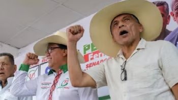 Un rojo de derecha tweet media