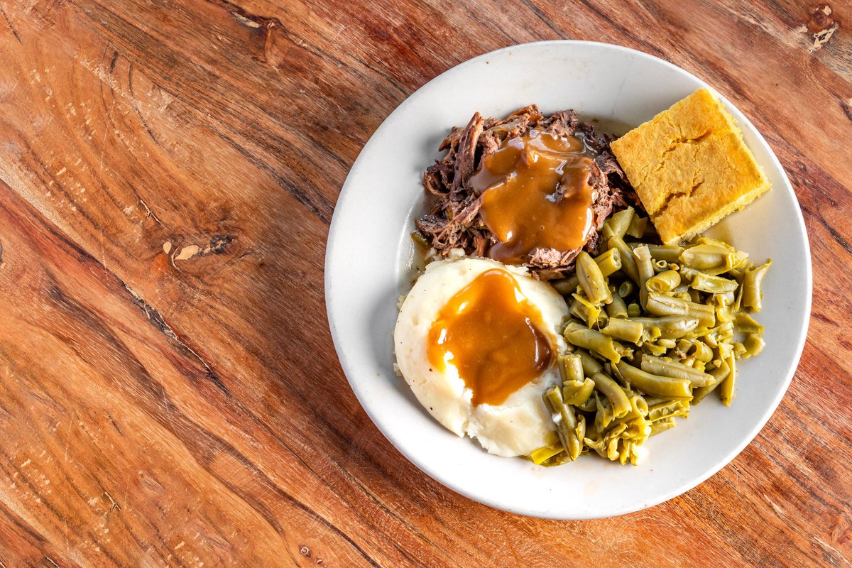 TheTraceGrill's tweet image. Get cozy with our hearty Pot Roast at The Trace Grill! Slow-cooked to perfection, it's a warm embrace on a plate. 🍽️👌 #TheTraceGrill #PotRoast #ComfortFood