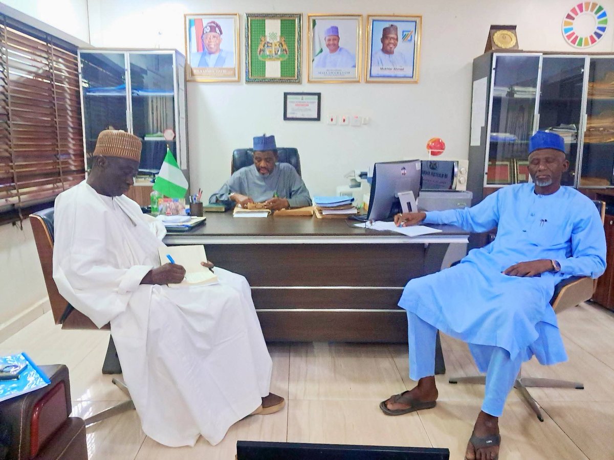 KADPBC's tweet photo. Hon. Mukhtar Ahmed, Chairman, KD-CARES State Steering Committee, has called for unprecedented synergy among stakeholders as the state prepares to unlock critical World Bank funding for the second phase of the initiative.
Continued.... https://t.co/9VDL6t5IG0