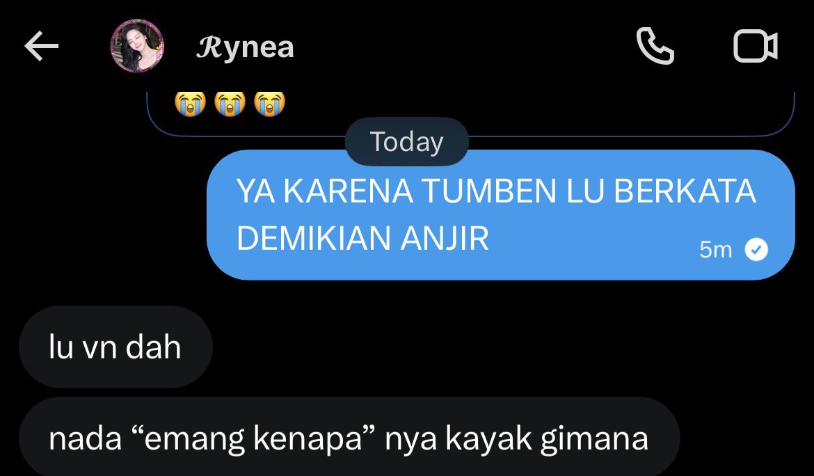 kariwnah's tweet photo. Dua orang gila yg kalo diterusin pake typing bakalan berantem ini 🙂🙂🙂🙂 https://t.co/jWtvyBIm3o