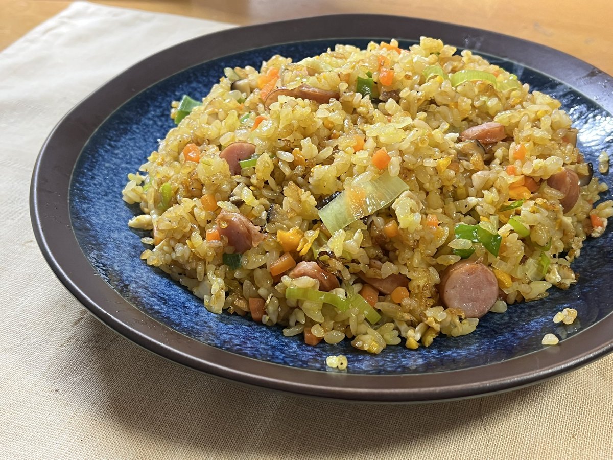K____22na's tweet photo. 最近はチャーハン作りにハマっていて、味覇をイキって買って入れてみたが味覇の有無による違いは分からなかった https://t.co/TaF8D2rjF2
