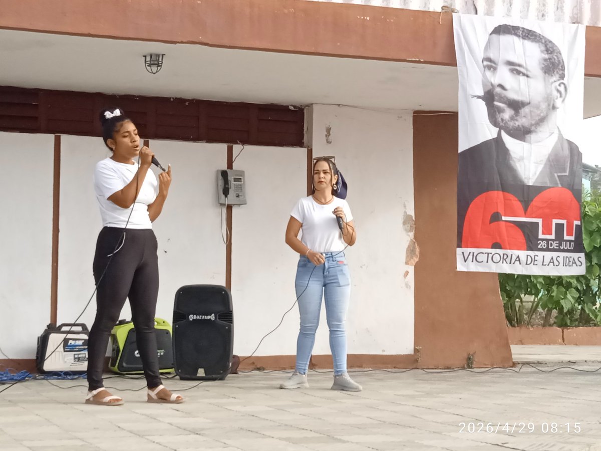 cultura_cristo's tweet photo. La Patria se defiende, hoy en El Cristo  realizado el acto por el 1ro de Mayo.
Vivan los Trabajadores de Cuba
Vivan los Trabajadores del mundo.
Los trabajadores de Cultura
brindando lo mejor para el disfrute de todos.
#LaPatriaSeDefiende #SiempreSantiago 
#CubaEstaFirme
@DMCstgo https://t.co/NI4unNDXCv