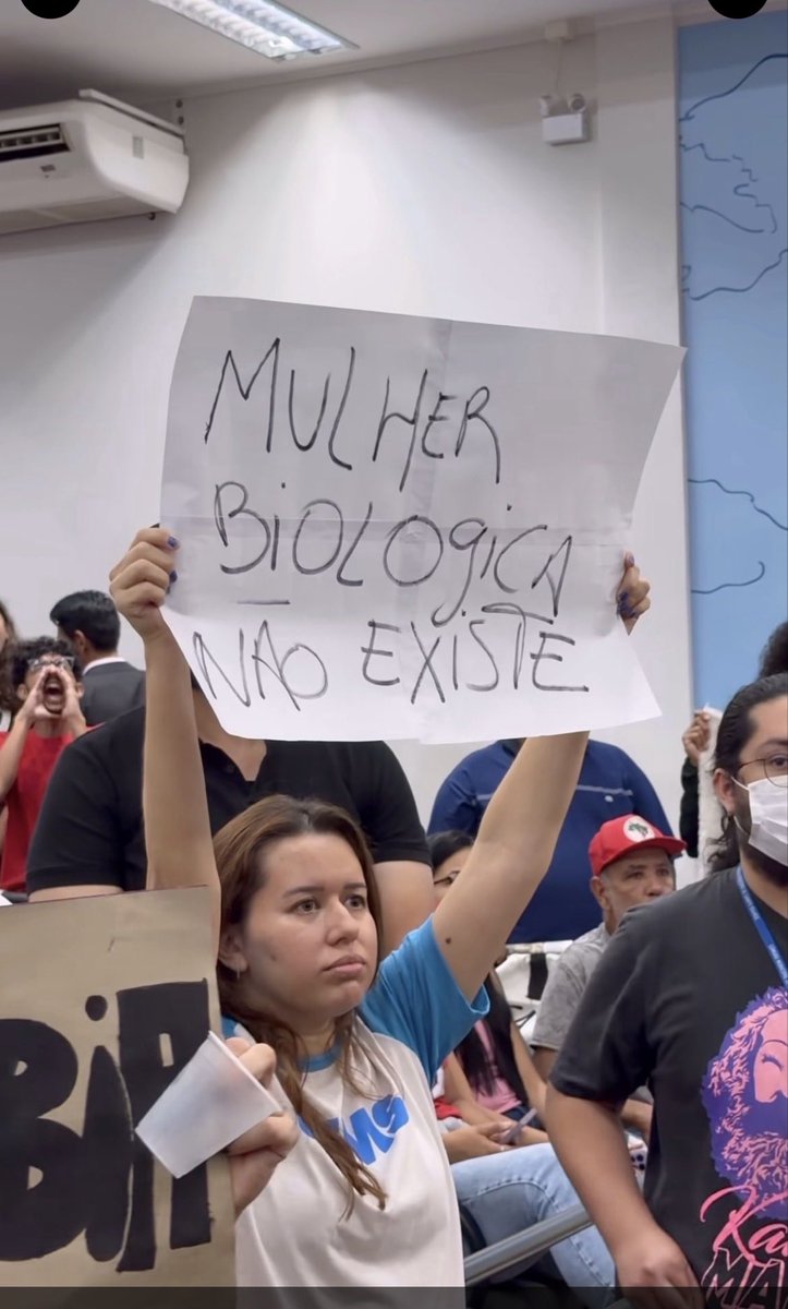 Sem entrar na discussão mas imagina gestar, parir, amamentar e ler isso aqui