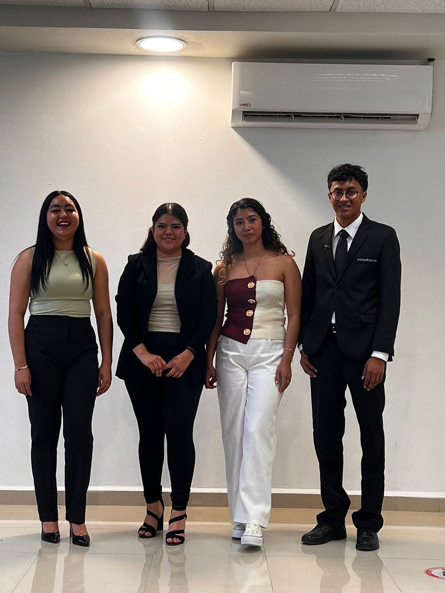 up_energia's tweet photo. 🎓 Estudiantes de Ingeniería en Logística y Transporte de la UPE presentaron sus proyectos desarrollados en el #ModeloDual, integrando conocimientos académicos y experiencia profesional.
👏 ¡Felicidades por este logro! https://t.co/wDAzE01E4w