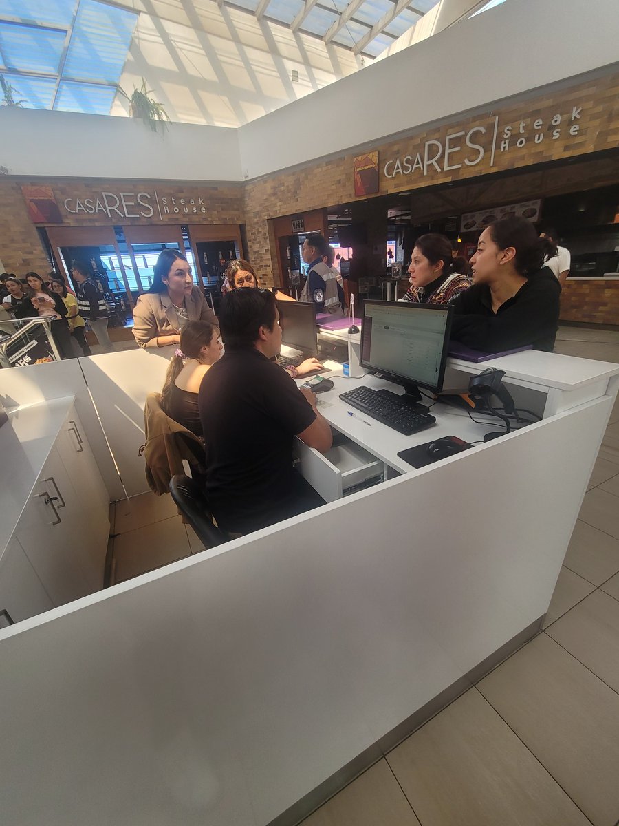 eliza438's tweet photo. Hoy @Ticketshow se ha negado a respetar los derechos de las personas con discapacidad. No cuentan con atención prioritaria en sus filas. @MinGobiernoEc @DHumanoEc https://t.co/t1Gn6lHZdm