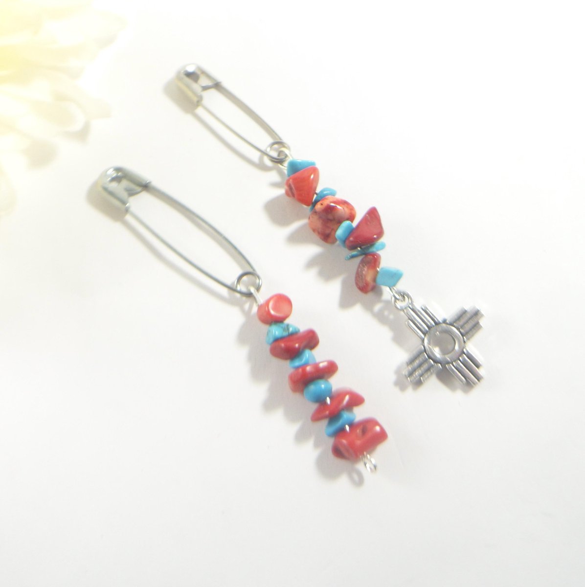valroseshowers's tweet photo. Protection Pins: Turquoise and Coral / Southwestern Style / Zia Pin / New Mexico https://t.co/R41XeniLzE #NewMexico #SantaFe #EtsySeller #EtsyShop #BackpackCharm https://t.co/7xoKZQ832N