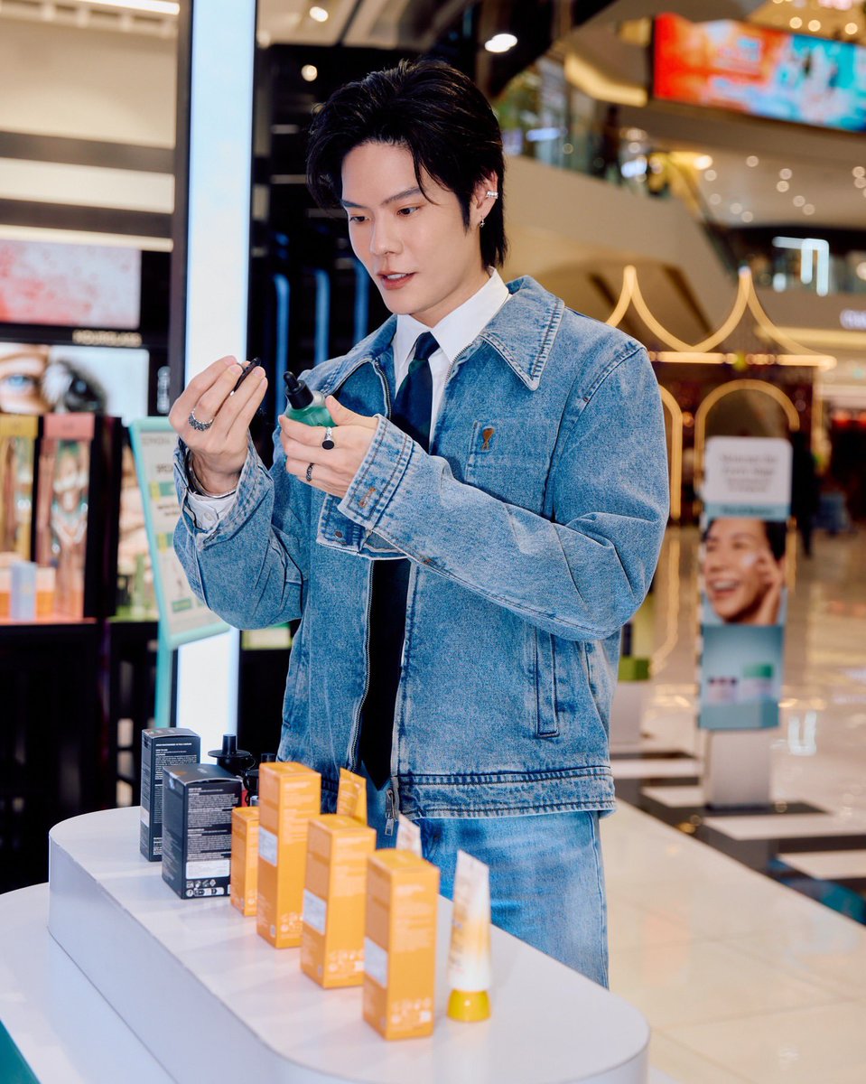 nodtified7's tweet photo. Repost • @nodted เวโกเวลล้อบมาแล้ว 🔥
#Nodted #Nutthasid
#Nodtified
@anua_global @thaisephora @theprpeopleasia #OnlyAtSephora #SephoraTH
#KpopDemonHunters #kdph #huntrix golden https://t.co/auHj6pWm6R