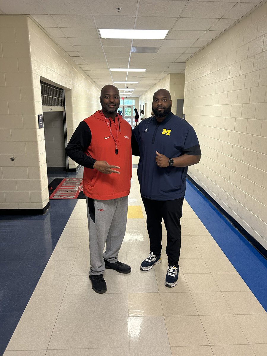 Coach Bobby Collins tweet media