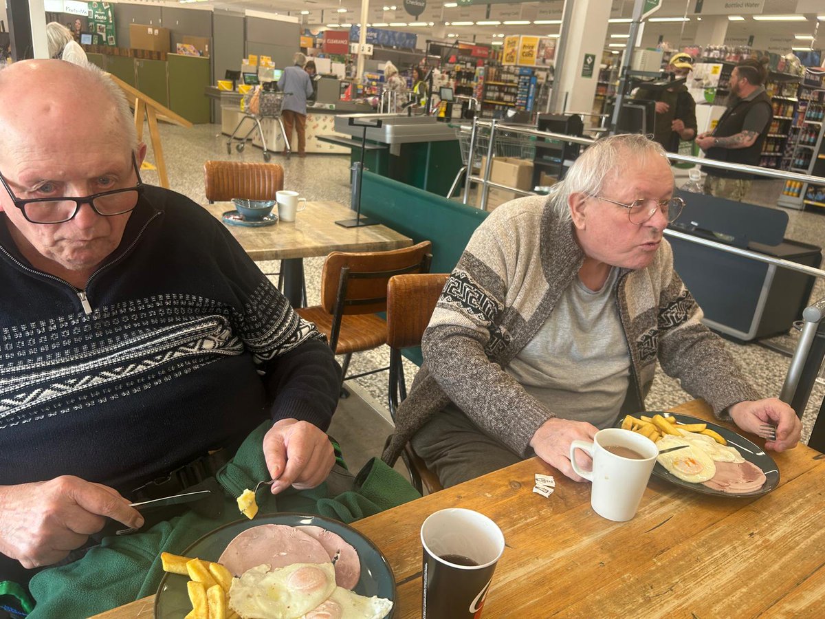 CHNursinghome's tweet photo. Day trip adventures in our mini bus with our Frome family!
Frome Nursing Home and Catherine House Care Home joined together for a visit to the Somerset Rural Life Museum , followed by lunch at Morrisons in Glastonbury.
#somerset #frome #WellLed #caring https://t.co/6Nto2VGN1r