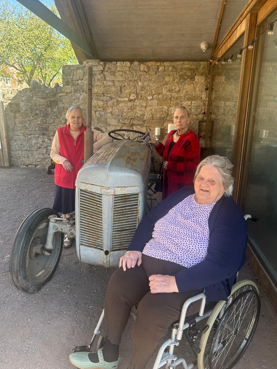 CHNursinghome's tweet photo. Day trip adventures in our mini bus with our Frome family!
Frome Nursing Home and Catherine House Care Home joined together for a visit to the Somerset Rural Life Museum , followed by lunch at Morrisons in Glastonbury.
#somerset #frome #WellLed #caring https://t.co/6Nto2VGN1r