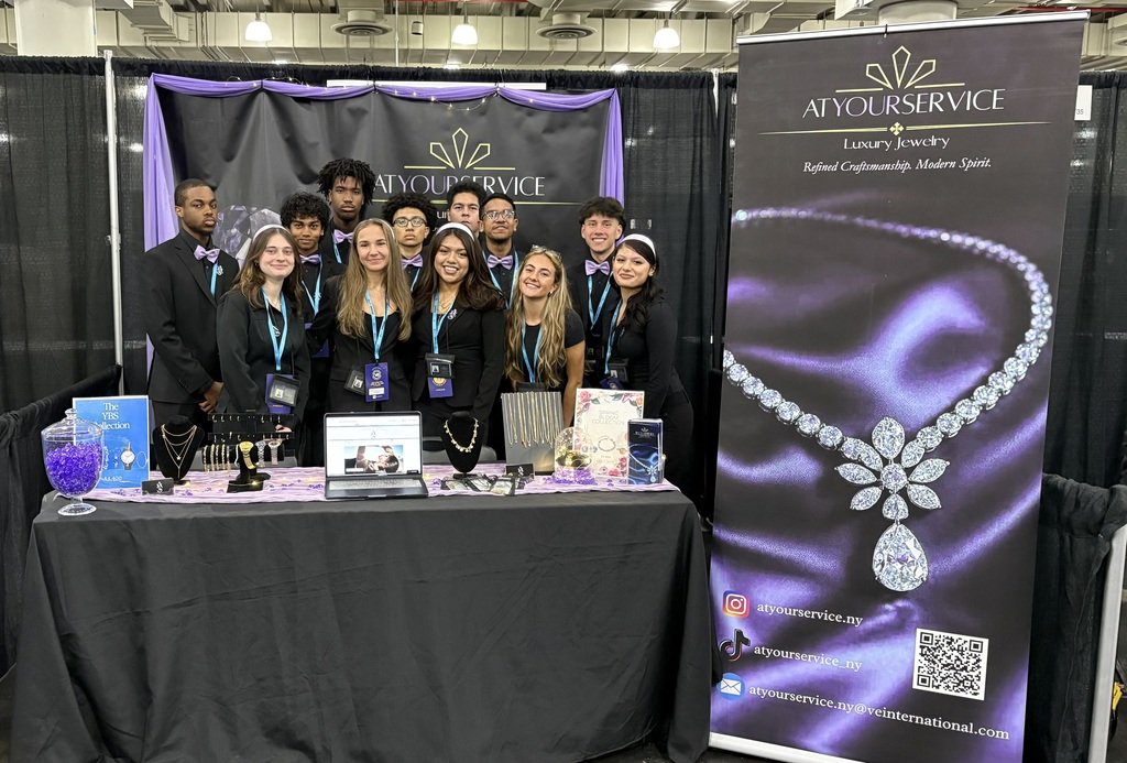 WhufsdRams's tweet photo. Last week, @wh_secondary Virtual Enterprise students took on the annual Youth Business Summit @ the Jacob K. Javits Convention Center in NYC — competing alongside peers from the U.S., the Netherlands, Germany, and Austria.
#WHeRiseTogether #VirtualEnterprise #YouthBusinessSummit https://t.co/D4oeztowYF