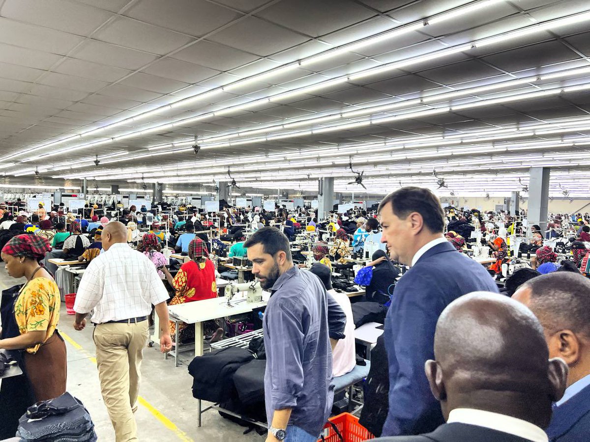 EmbKenya's tweet image. 🇧🇾🇹🇿 FM Maksim Ryzhenkov visited Tanzania’s Benjamin Mkapa SEZ and Dar es Salaam Port! Explored joint ventures for #export production and reliable Belarusian fertilizer #transit through this East African powerhouse. #Trade ties strengthening! #Belarus #Tanzania