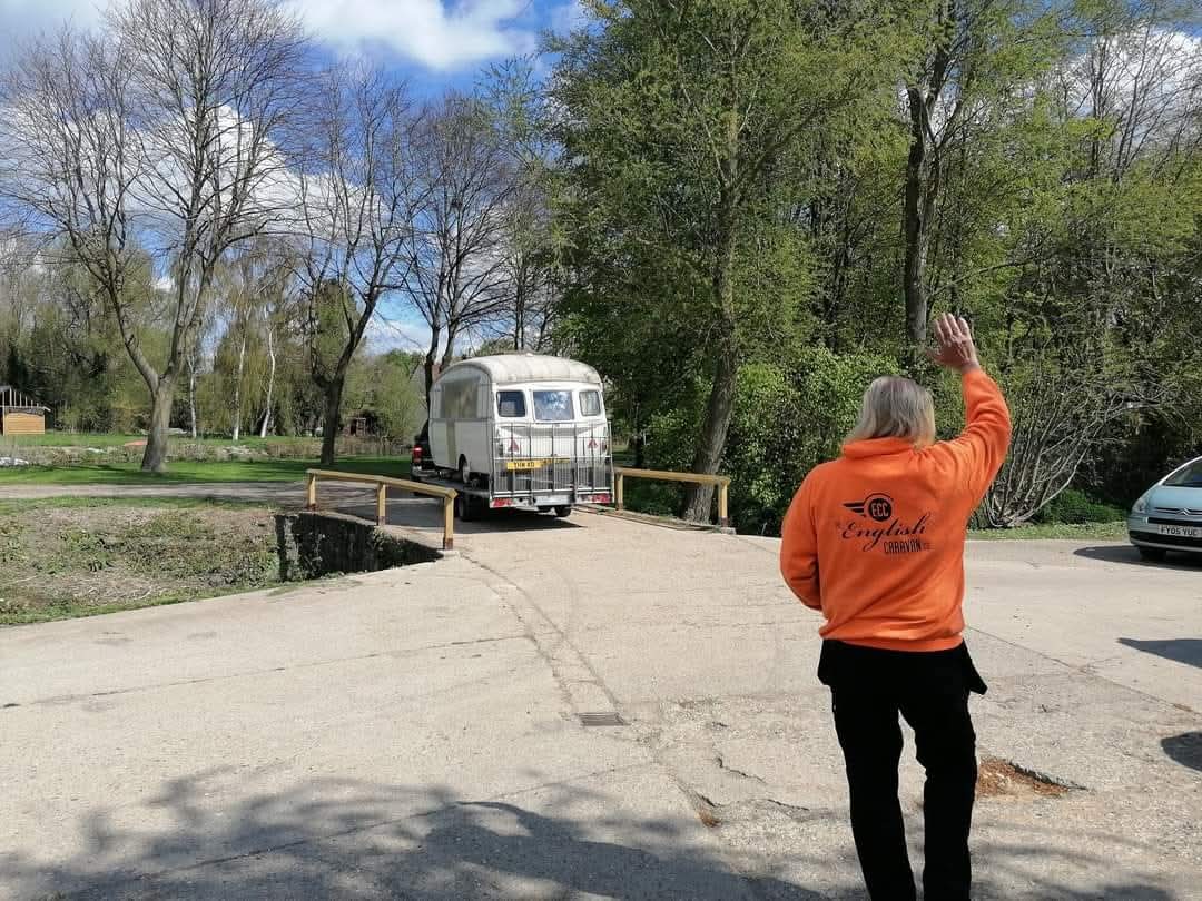 TheEnglishCarav's tweet photo. On This Day 2021...
We said goodbye to a Cheltenham Sable for the guys at Ginporium An exciting new chapter for this vintage caravan. ❤️❤️
#Theenglishcaravancompany #vintagecaravanworkshop #vintagecaravan #cheltenhamsable #ginporium #Ginporiumbar #gin #Ginbar #Caravanbar https://t.co/fZAF8YOwqR