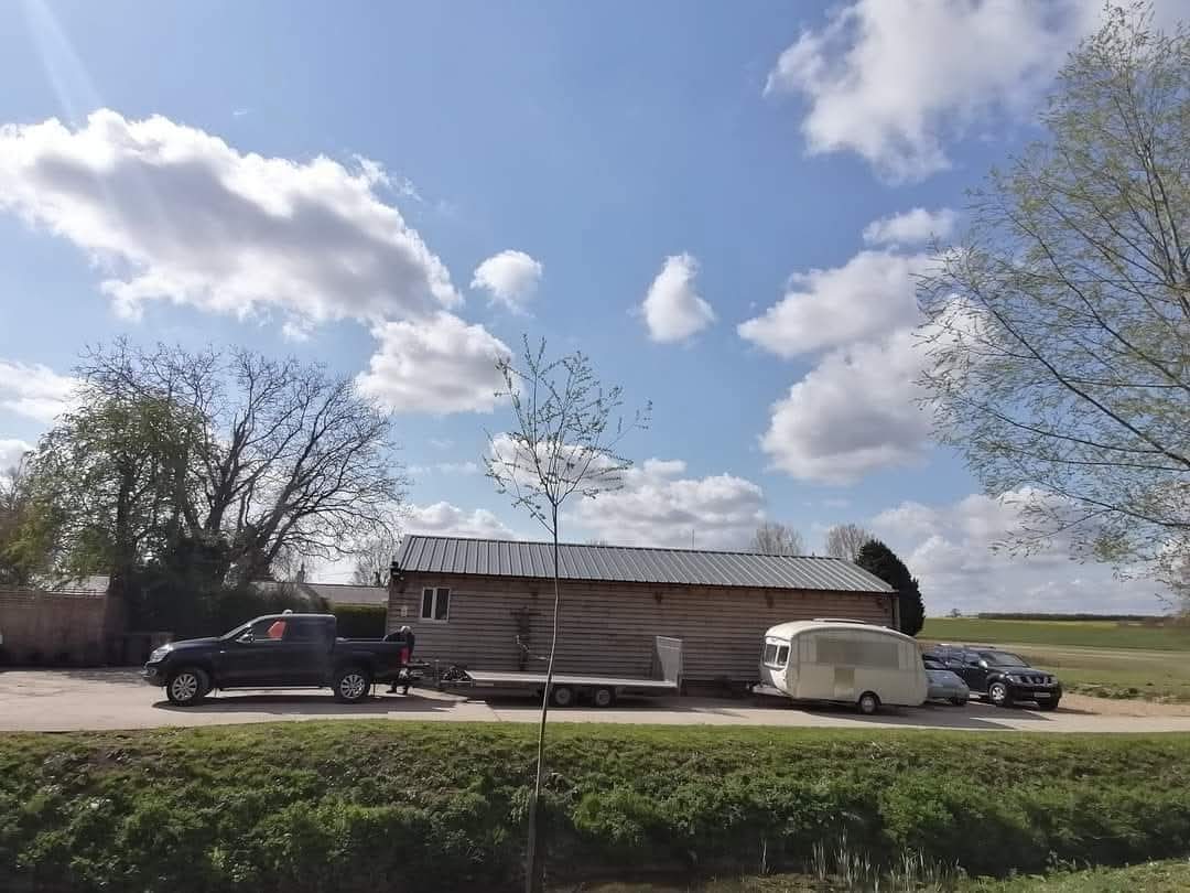 TheEnglishCarav's tweet photo. On This Day 2021...
We said goodbye to a Cheltenham Sable for the guys at Ginporium An exciting new chapter for this vintage caravan. ❤️❤️
#Theenglishcaravancompany #vintagecaravanworkshop #vintagecaravan #cheltenhamsable #ginporium #Ginporiumbar #gin #Ginbar #Caravanbar https://t.co/fZAF8YOwqR