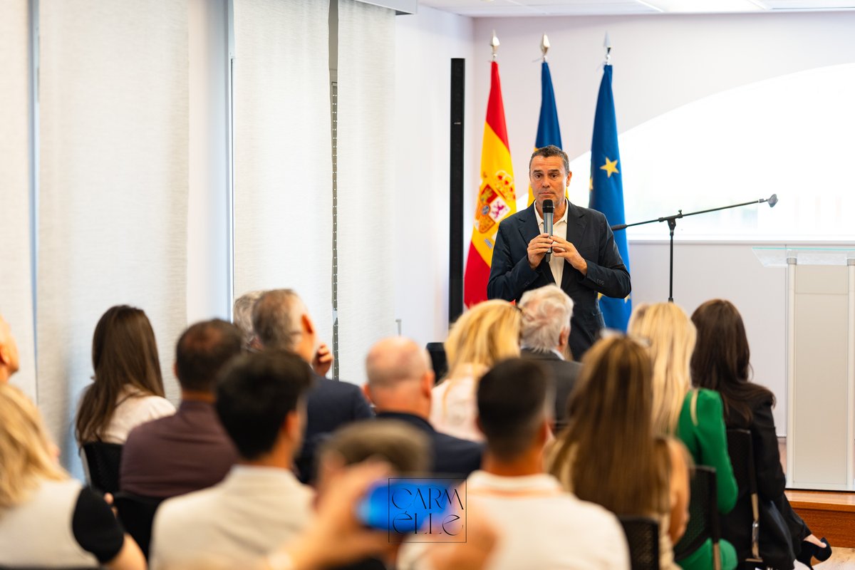 PimecEuropa's tweet photo. Ahir ens vam reunir amb empresaris i empresàries de Romania per donar a conèixer el paper de @Pimec en la defensa de les pimes i els autònoms.

Continuem treballant per enfortir vincles internacionals i detectar oportunitats que millorin la competitivitat empresarial. https://t.co/lgSRw9bnZ8