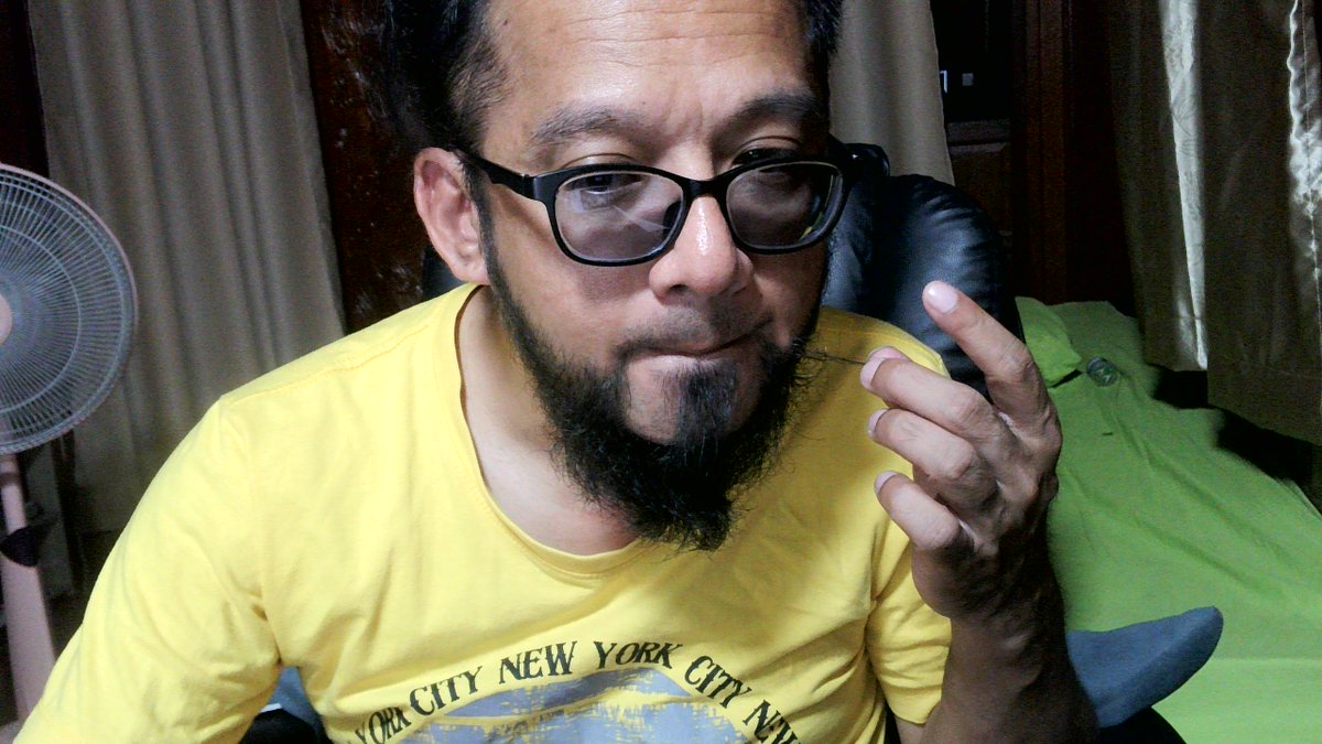 search_ay's tweet image. เคราข้างปากยาวขนาดนี้  เริ่มไว้ใหม่  ครั้งสุดท้ายยาวกว่านี้  
 #beard #moustache #happy