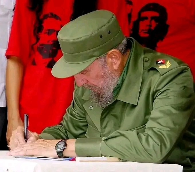 En cada acto por la Patria 🇨🇺, está la presencia de #FidelPorSiempre. 

#MiFirmaPorLaPatria#SanAntonioDeLosBaños#ArtemisaJuntosSomosMas