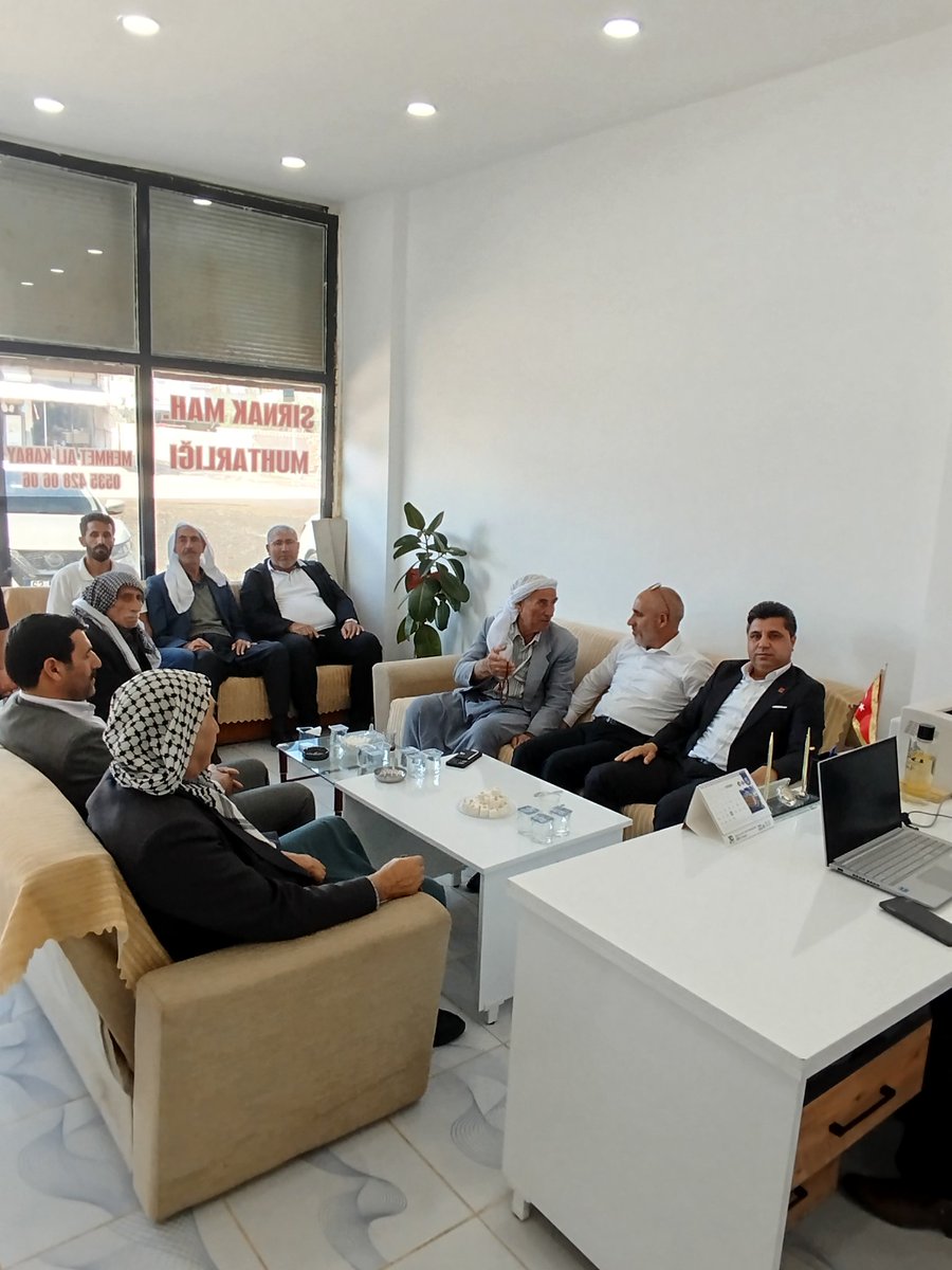 MustafaKILIER1's tweet photo. CHP Viranşehir İlçe Yönetimi olarak, Şırnak Mahallesi Muhtarı Sayın Mehmet Ali Kabay’ı ziyaret ederek mahalle sakinlerimizle samimi ve verimli bir buluşma gerçekleştirdik. 

Ziyaretimiz kapsamında mahallemizin mevcut sorunlarını, ihtiyaçlarını ve vatandaşlarımızın beklentilerini karşılıklı istişare ederek değerlendirme fırsatı bulduk.

Mahalle halkımızın sıcak ilgisi, içten karşılaması ve misafirperverliği bizleri son derece memnun etti. Özellikle yaşlı büyüklerimizle bir araya gelerek onların tecrübelerini dinlemek, gençlerimizin taleplerini öğrenmek bizler için çok kıymetliydi.

Toplumun her kesimiyle dayanışma içinde olmaya, sorunları yerinde tespit edip çözüm üretmeye devam edeceğiz. Nazik ev sahipliği ve değerli katkılarından dolayı Sayın Muhtarımıza ve tüm mahalle sakinlerimize teşekkür ediyor, birlik ve beraberlik içinde daha güzel yarınlar için çalışmayı sürdüreceğimizi ifade ediyoruz.

@eczozgurozel @EnsarAytekin10 @MTanal @karadagferhatt @herkesicinCHP #viranşehir #chp