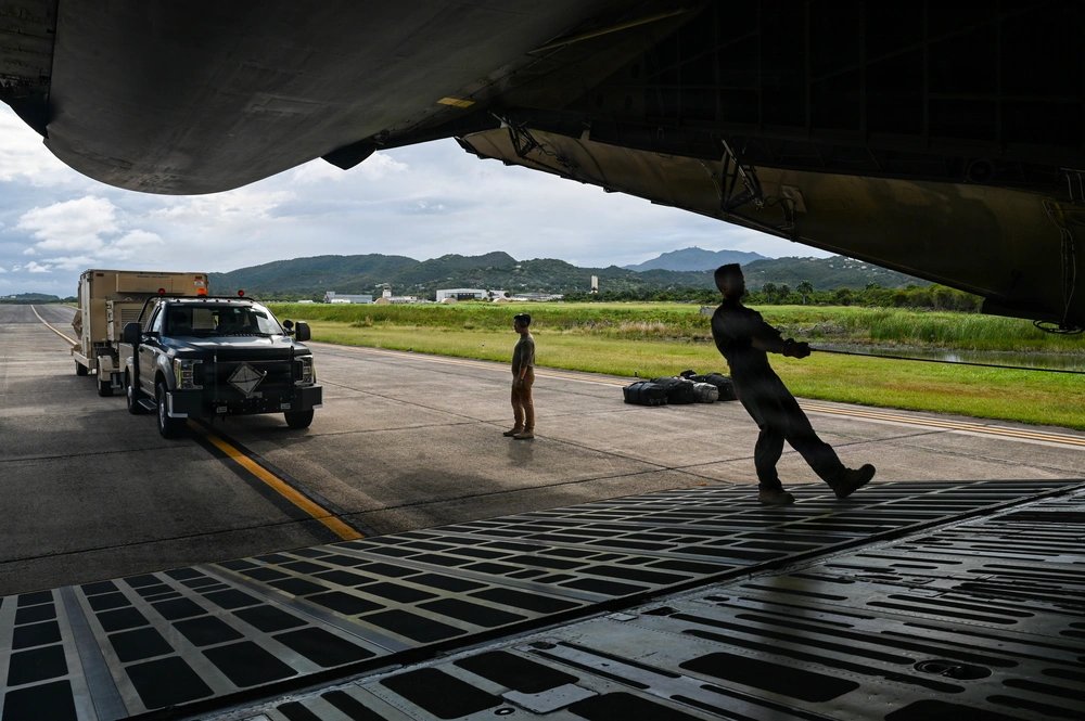 SA_Defensa's tweet image. 📍Ceiba, #UnitedStates (🇺🇸)

The C-5M Super Galaxy (#: 86-60014) deployed to Ceiba to pick up the TRN-48 Tactical Air Navigation (TACAN) temporarily deployed at José Aponte de la Torre Airport to support Operation Southern Spear.

📸: DVIDS