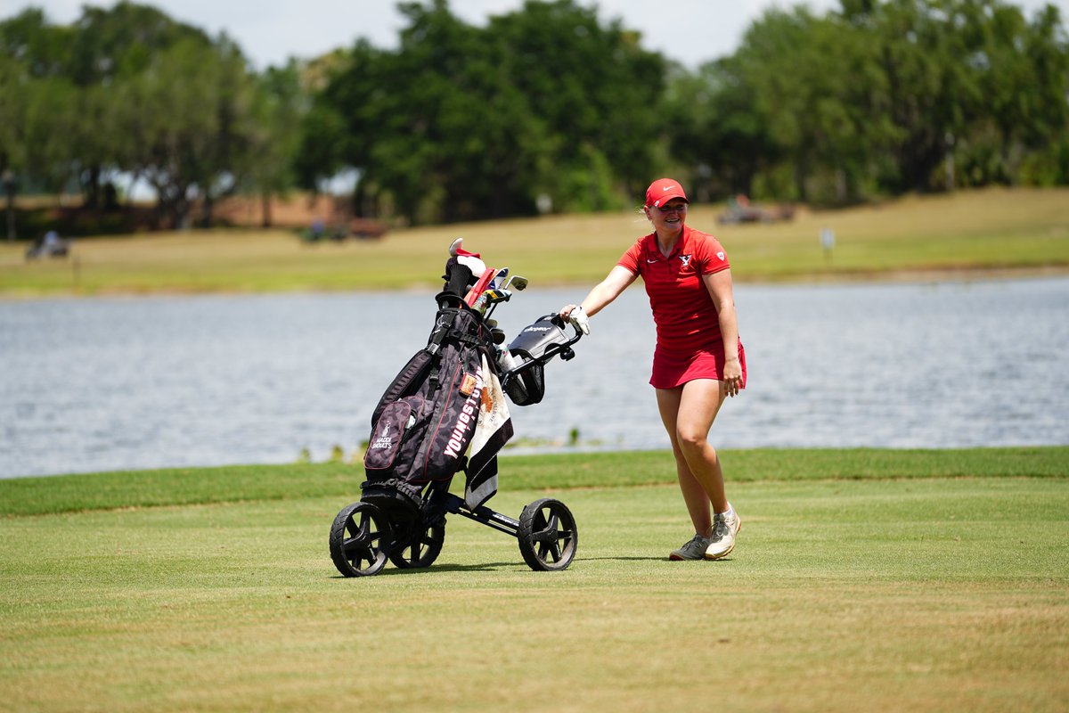 YSUWomensGolf's tweet image. 𝑺𝙚𝒏𝙞𝒐𝙧 𝙎𝒂𝙡𝒖𝙩𝒆 🐧⛳️

Maddi Shoults concluded her accomplished YSU and collegiate career on Monday. Scenes from her final hole ⬇️

🔴 22 tournaments over two years as a Penguin
🔴 2024-25 Second Team All-Horizon League
🔴 2024-25 WGCA All-American Scholar

#GoGuins