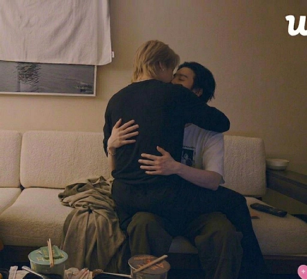 ynminmin's tweet photo. yoonmin live kissing https://t.co/KhzBfEGgFg