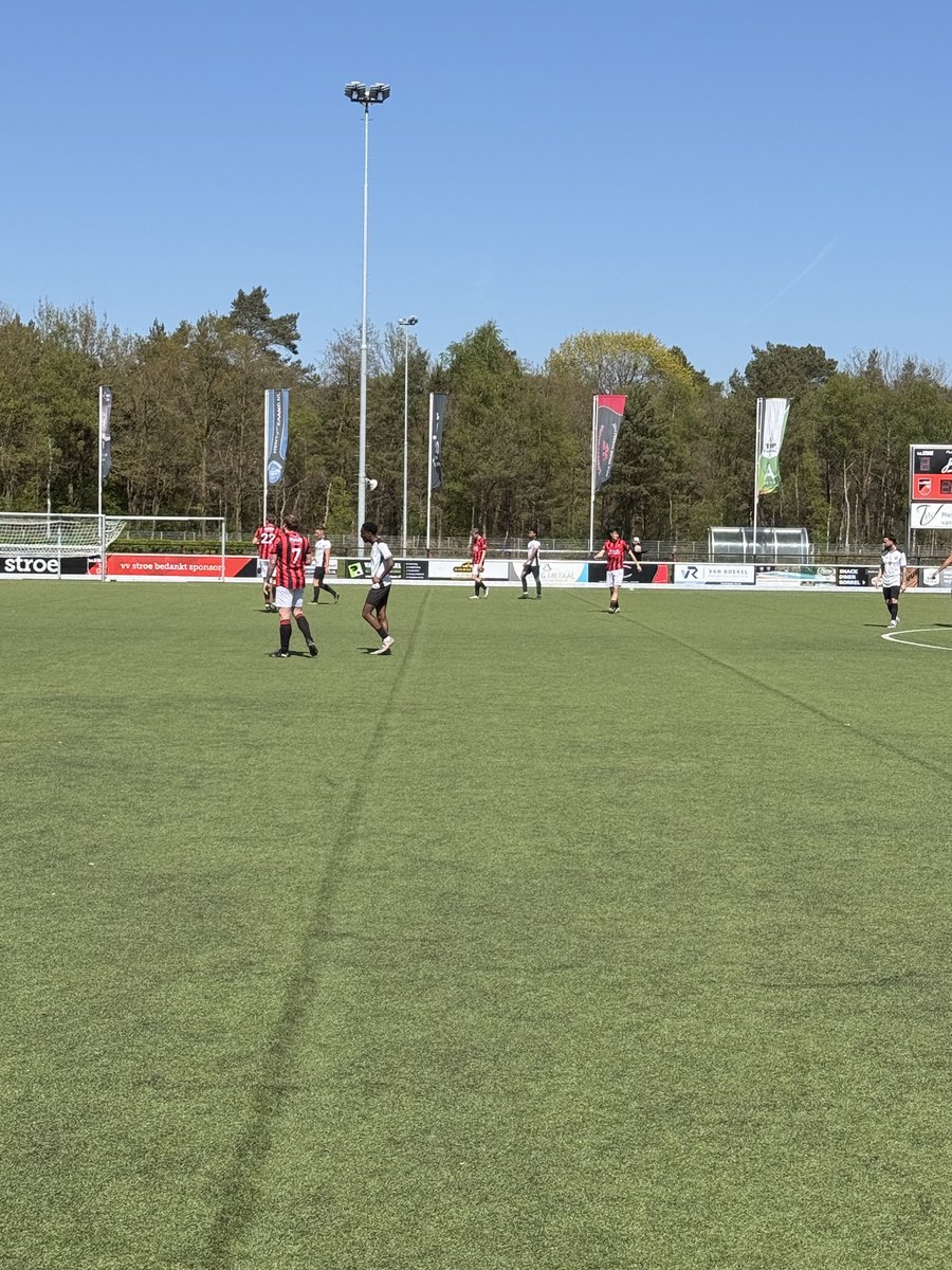 AZuidarnhem's tweet photo. #Tussenstand is gelijk aan #Eindstand bij @vvstroe - Zuid Arnhem: 2-2. https://t.co/ArSKx7lkp9