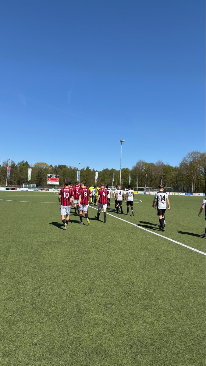 AZuidarnhem's tweet photo. #Tussenstand is gelijk aan #Eindstand bij @vvstroe - Zuid Arnhem: 2-2. https://t.co/ArSKx7lkp9