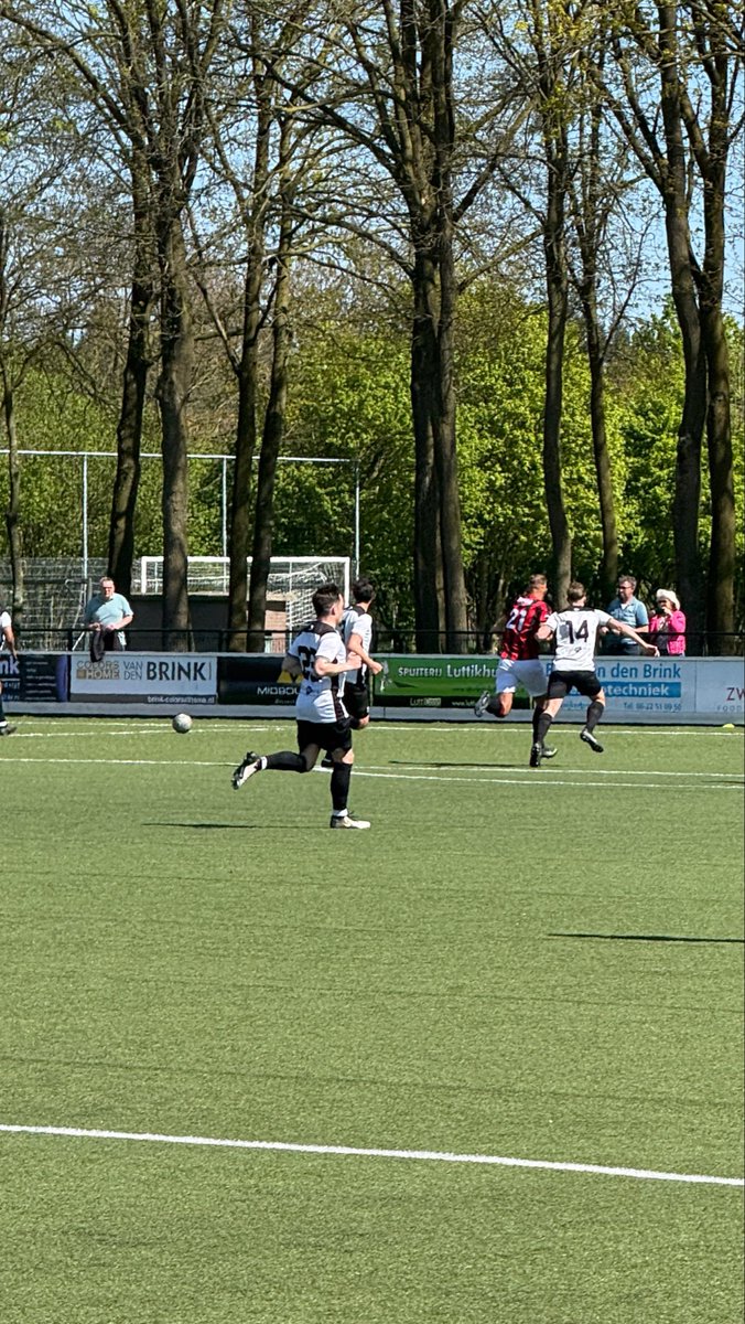 AZuidarnhem's tweet photo. #Tussenstand is gelijk aan #Eindstand bij @vvstroe - Zuid Arnhem: 2-2. https://t.co/ArSKx7lkp9