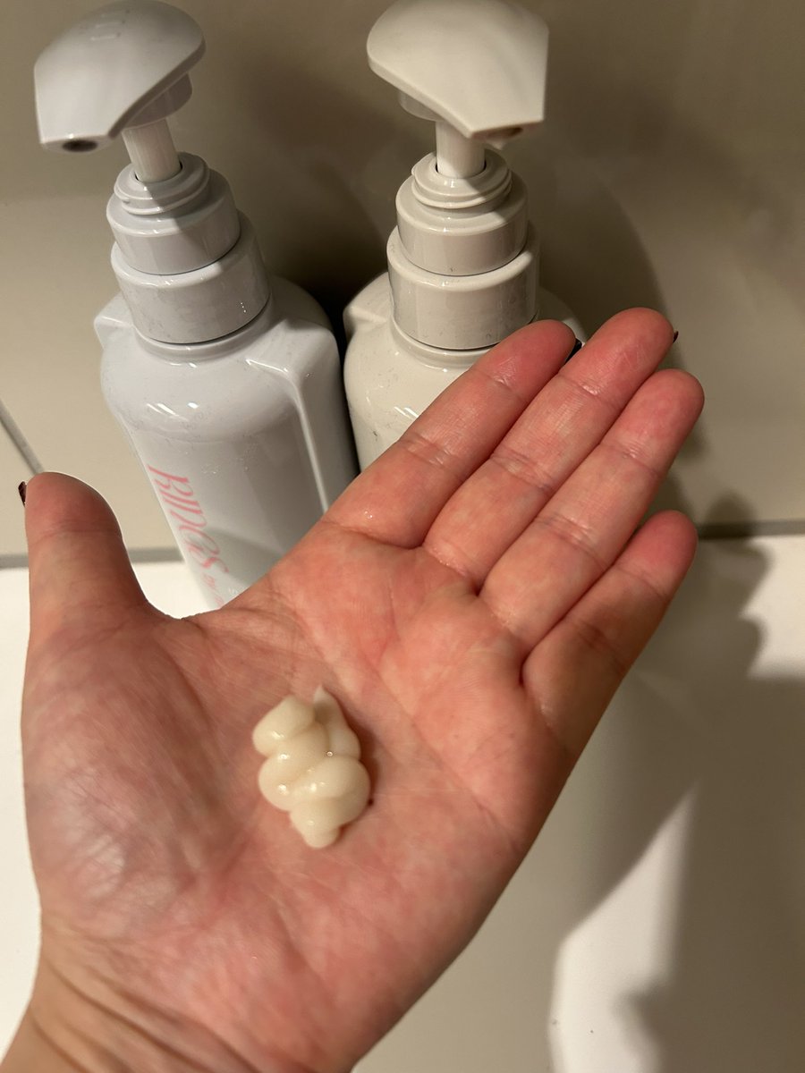 kanon_aikatsu's tweet image. RINGS シャンプー・トリートメントセット

これオススメ♡
うねりケアとWの補修成分配合でしっとり感も続くのが嬉しい☺️

クラシカルサボンの香りも好みで気に入っています🐈‍⬛

#PR
#リングス 
#RINGS 
#うねりケア
@rings_meettree