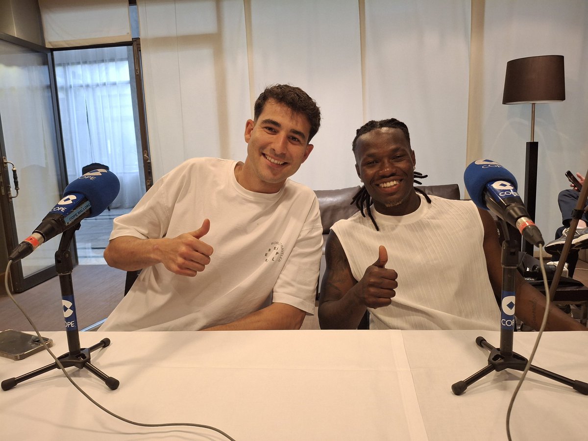 deportescopebal's tweet photo. Aquí puedes escuchar el programa con Jaume Tovar y Moha Keita, goleadores del Atlético Baleares desde el @ValparaisoHotel 
Con la ayuda de @tsanchezgrao @sergifullana_ 
https://t.co/MDYLZQIoTE https://t.co/CXzFwYGvva