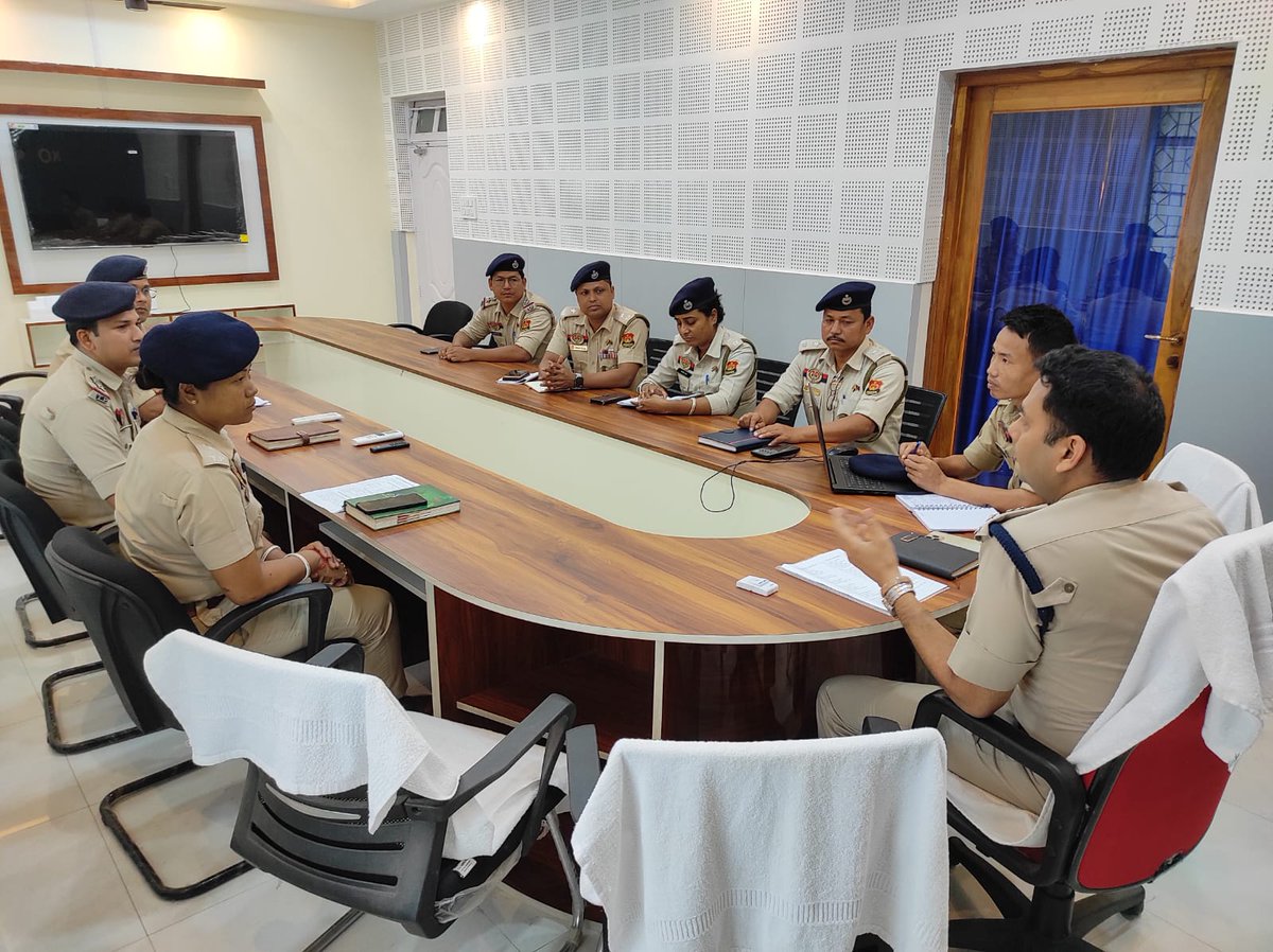 tp_north's tweet photo. A review meeting was held at the Conference Hall O/o the SP North,DMN with the Officers in-Charge of all Police Stations to discuss crime-related issues &amp;  effective preparedness of law &amp; order during the upcoming counting process of Bye-Election 56-AC Dharmanagar on hybrid mode. https://t.co/nL8oXwlydL