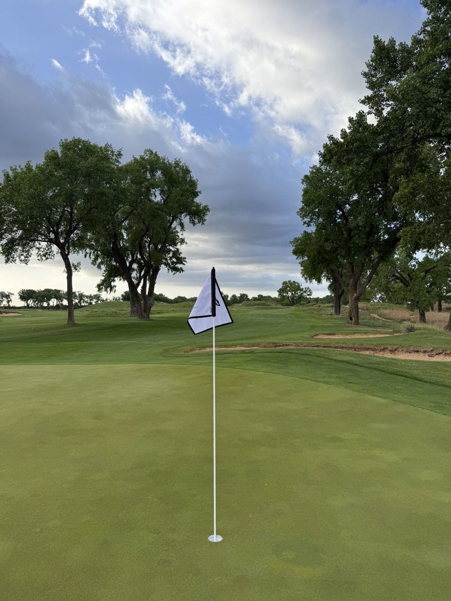 OKstateTurfClub's tweet image. We had the honor of volunteer at Prairie Dunes for the Big 12 Championship. Thank you to @griess_cory and @cwcardinal42 for the opportunity! #GoPokes