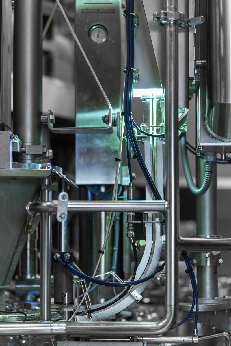 KronesAG's tweet image. Can you guess this machine with the details shown? 🔍

Hint: It's a _____ Dual VFJ. 😚

👇Tell us in the comments! 👇

#Krones #KronesAG