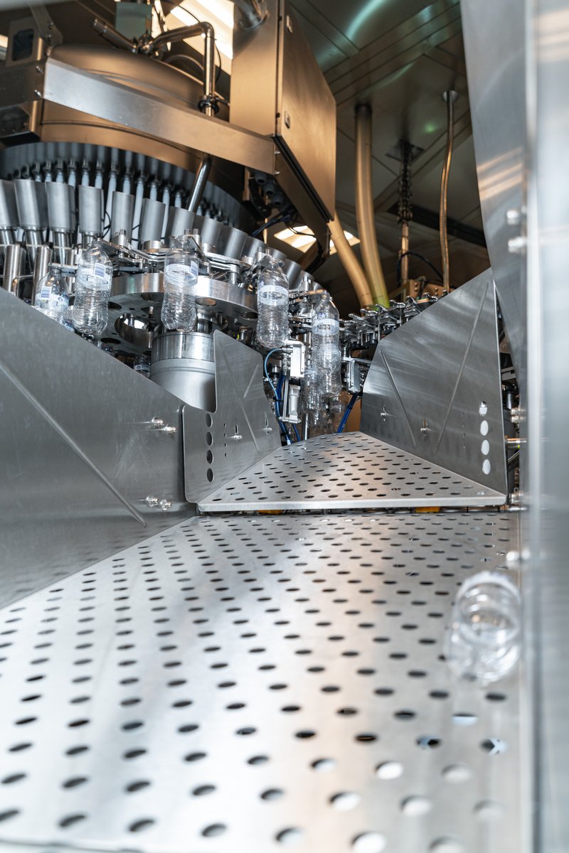 KronesAG's tweet image. Can you guess this machine with the details shown? 🔍

Hint: It's a _____ Dual VFJ. 😚

👇Tell us in the comments! 👇

#Krones #KronesAG