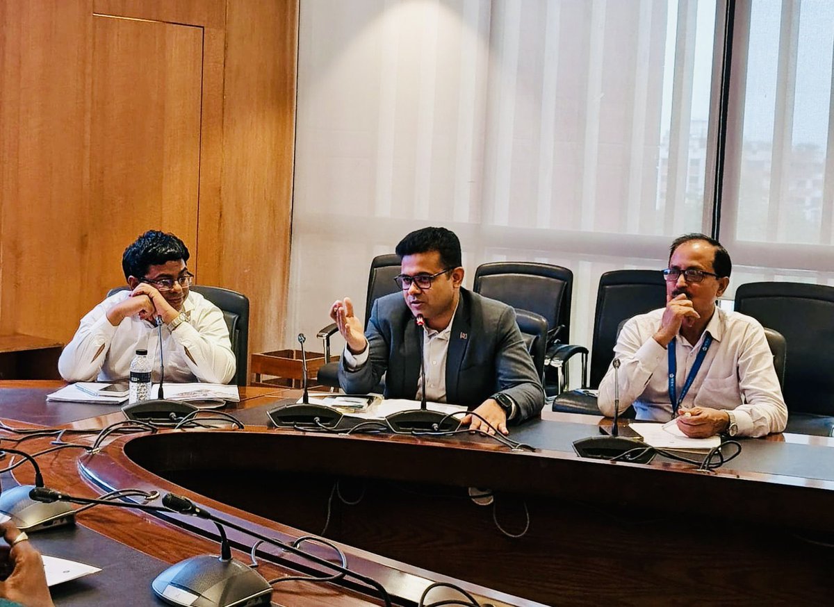 SMShaikat1's tweet image. Witnessed a powerful dialogue today at Narayanganj City Corporation between the Urban Youth Council and Administrator.

Proud to see #UYC -once an idea - now institutionalized across 5 cities by @serac_bd 

From vision to reality.

#Youth #CivicEngagement #Democracy