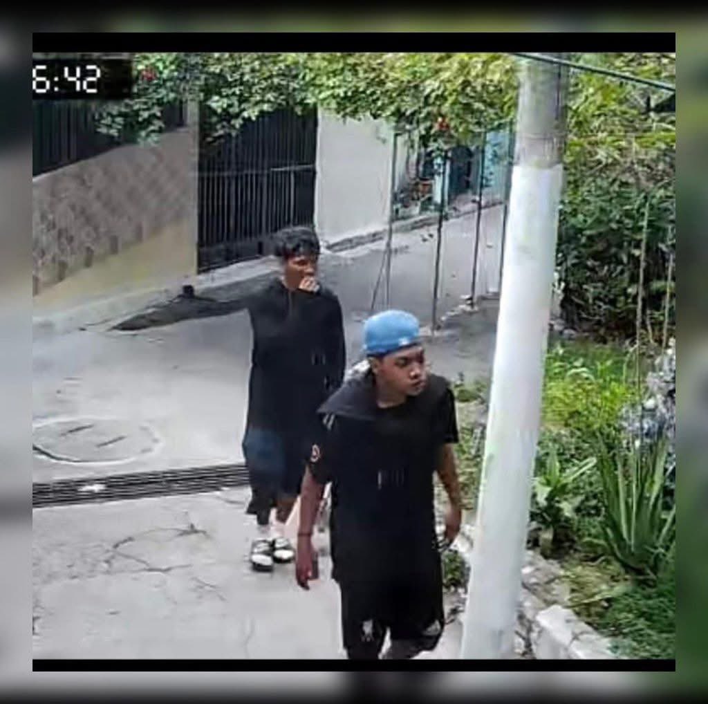 CAPTURAN A CINCO PANDILLEROS EN SOYAPANGO TRAS DENUNCIA CIUDADANA 🚨

El ministro de Seguridad, Gustavo Villatoro, informó sobre la captura de cinco presuntos pandilleros en Soyapango, luego de una denuncia ciudadana y la difusión de un video que evidenciaba su vinculación con