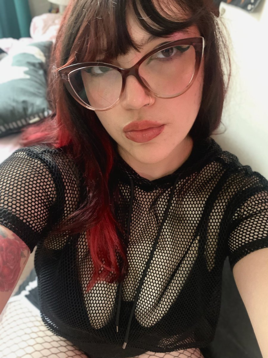 Queen Vix ♡ FINDOM tweet media