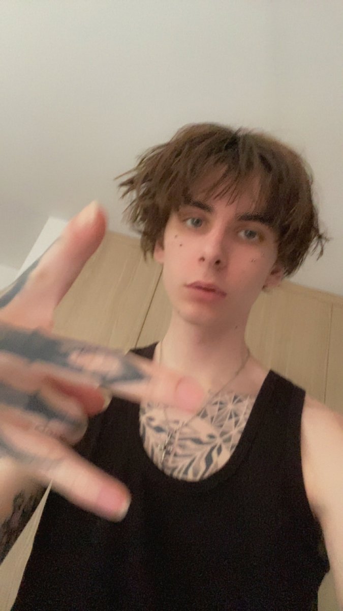 alex tweet media