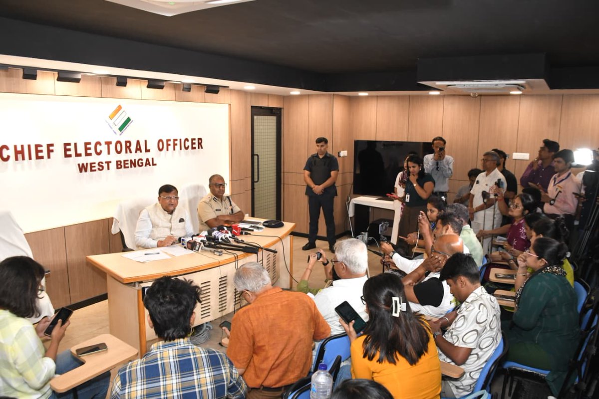 CEOWestBengal's tweet image. CEO West Bengal along with ADG (Legal) &amp;amp; SPNO conducting Press conference after the completion of poll of #Phase2 in West Bengal today.
#WBLA2026 #Phase2 #PressConference 
@ECISVEEP @SpokespersonECI @PIBKolkata @airnews_kolkata