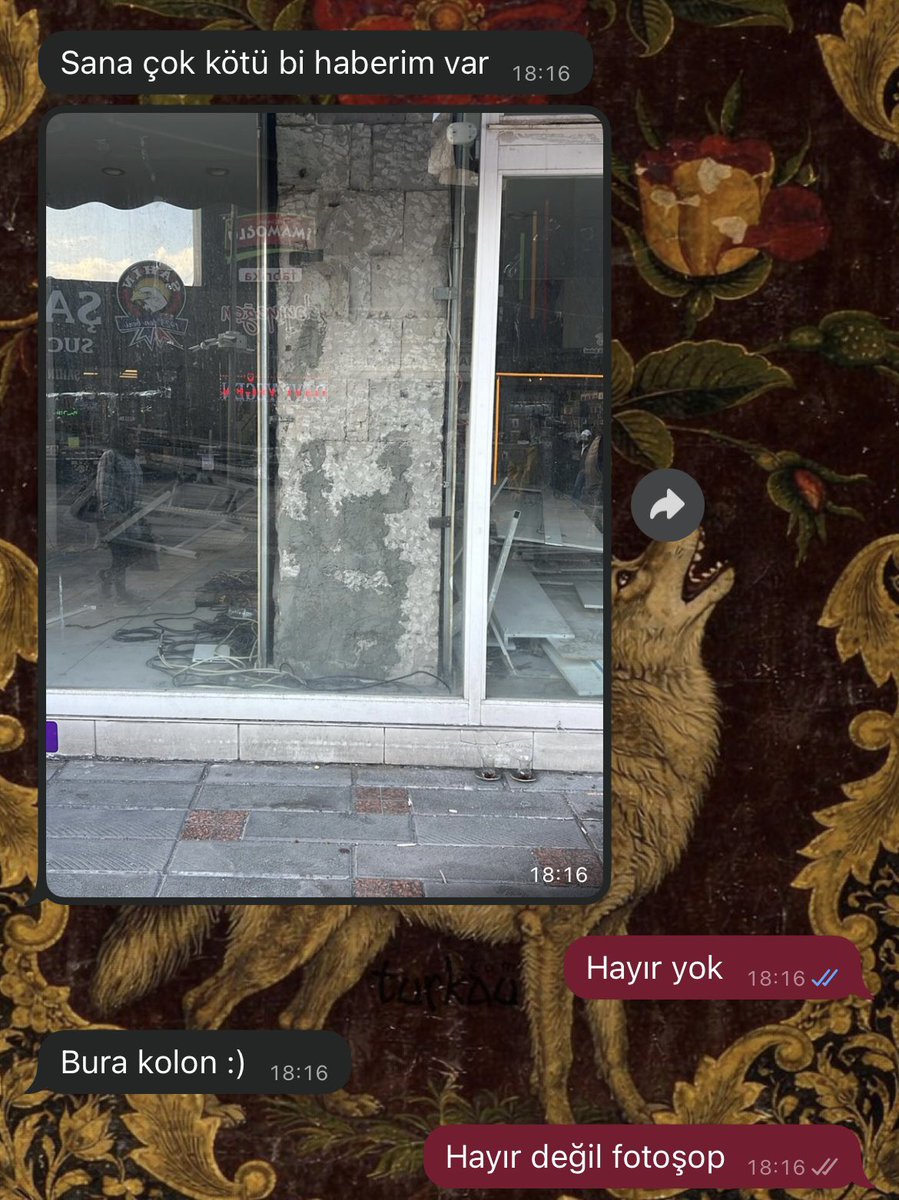 bunicornnnn's tweet photo. Bana mesela en büyük fobimi sorsanız kat planı modellemesi ve renderı bitmiş mobilya ölçü aşamasındaki projenin bu duvarı yıkarız dedikleri alçıpan duvarın içinden kolon çıkması derim https://t.co/U8KyH0iwsg