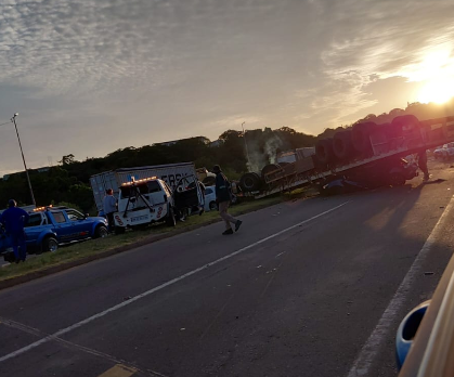 TrafficSA's tweet image. Durban - M7 Highway:  #TruckCrash