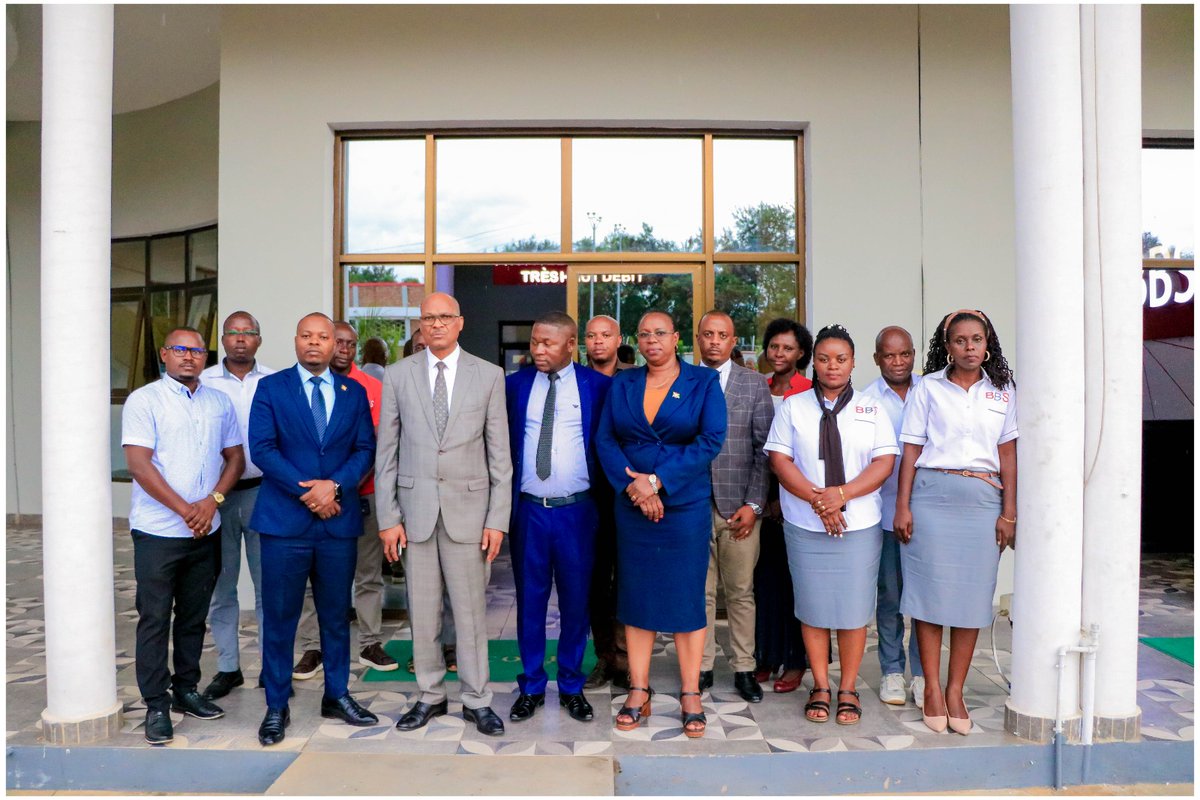 5.Jacqueline NIYUHIRE,membre du Conseil d’Administration,a salué le dévouement du personnel de BBS.Selon elle,grâce au travail,bonne gestion et cohésion entre les employés et leur employeur, cette société du secteur numérique contribuera à la mise en œuvre de la Vision 2040-2060