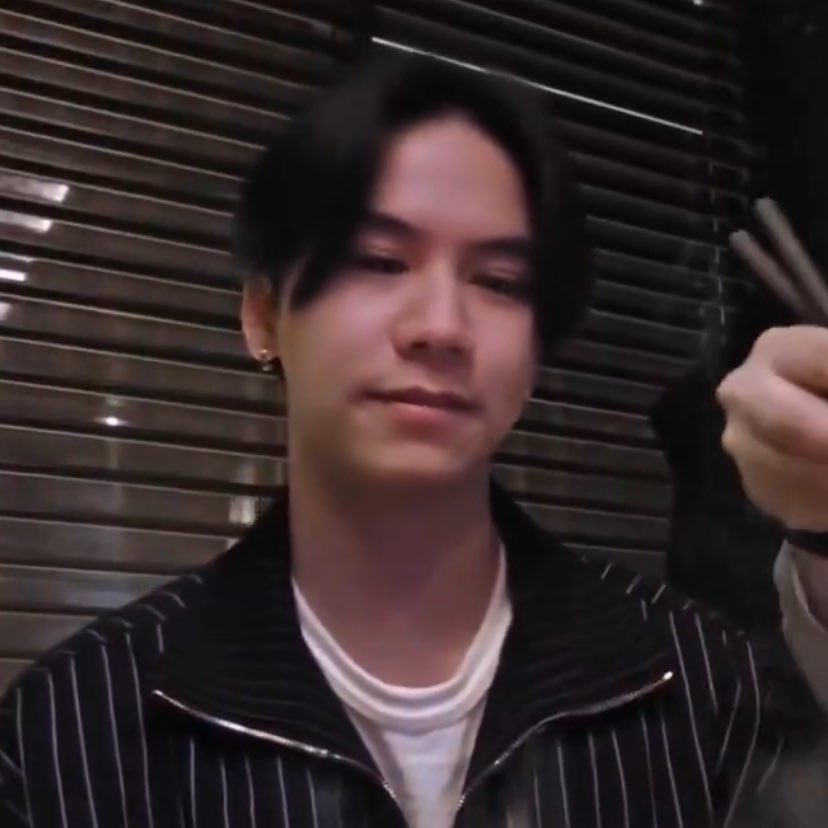 ૮ เก้อเก้อ ა tweet media