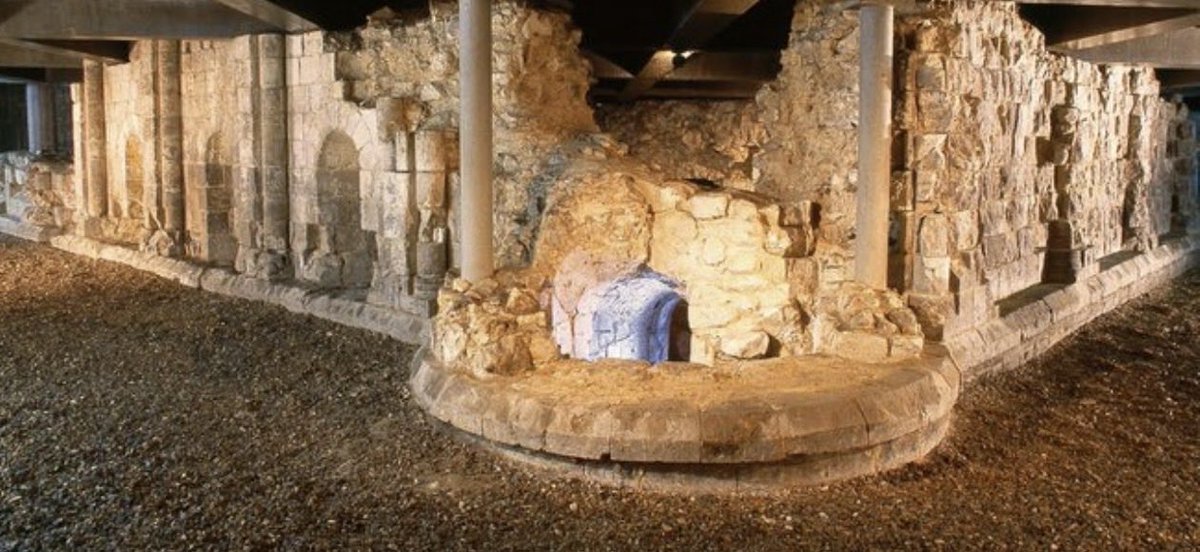 curatorWH's tweet photo. The Jews of Rouen, France, settled there by the 11th century, forming a vibrant community of scholars and merchants. They faced expulsions in 1306 and 1394, A discovery of a medieval yeshiva in recent years revived interest in the ancient community. https://t.co/FCV0Gt9kyU