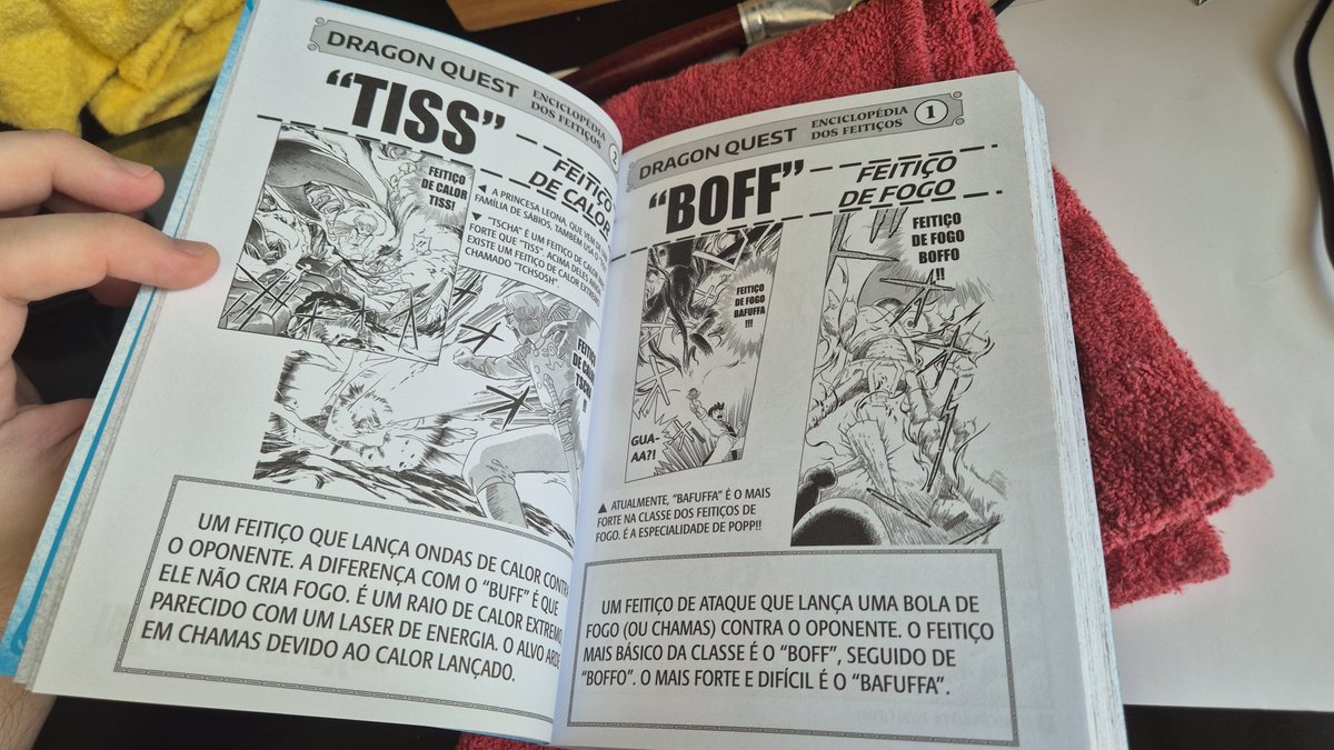 Mangá brasileiro do Dragon Quest Dai tá MARAVILHOSO

Localizaram os nomes das magias e deram um glossário dedicado ao final do volume! Se soa bobo, é porque, nos jogos, as magias são efeitos sonoros engraçadinhos mesmo. Nota 10 pelo trabalho
