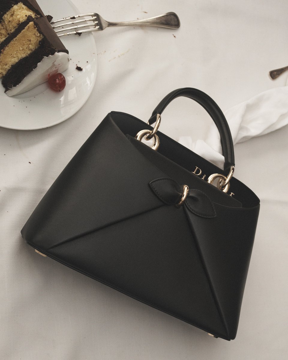 Dior tweet media