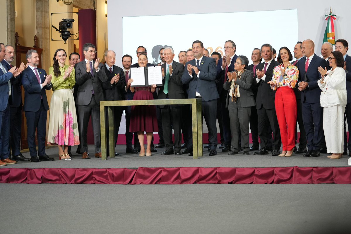 Luz Elena González Escobar tweet media