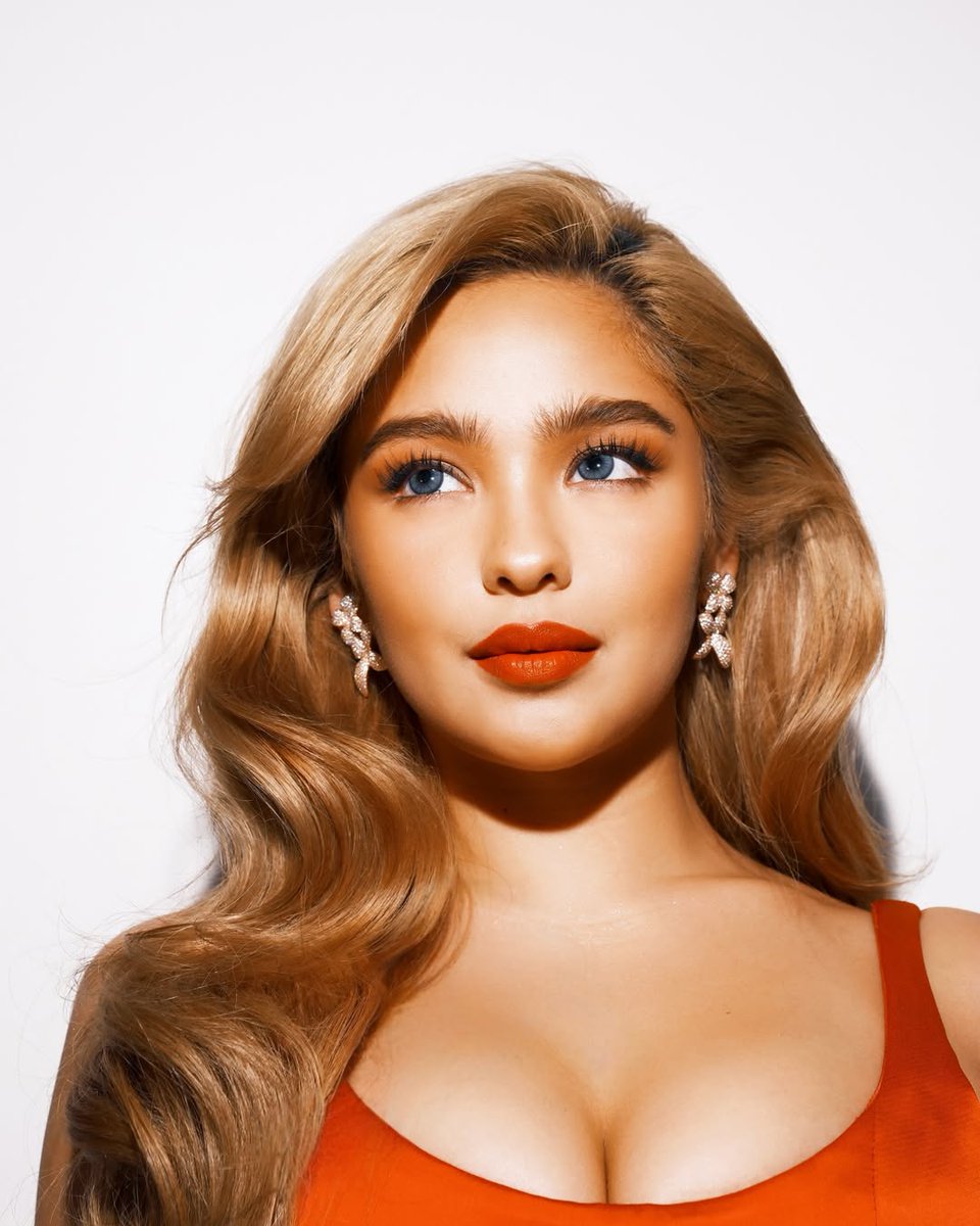 HELLO, CHIARA! 💗

Looking fab si “A Secret in Prague” star Andrea Brillantes sa kaniyang ibinahaging snaps sa social media.

Pinagbibidahan ng aktres ang pinakabagong Kapatid series kasama ang aktor na si Enrique Gil.

“Now showing on TV5 and Top 1 on Netflix, hallelujah. It’s
